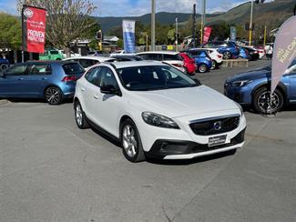 2014 Volvo V40 - Thumbnail