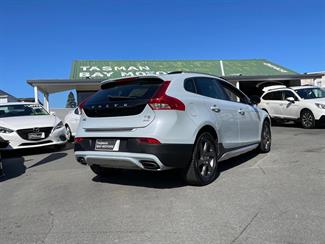 2013 Volvo V40 - Thumbnail