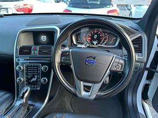 2015 Volvo XC60 - Thumbnail