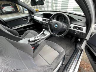 2011 BMW 320i - Thumbnail