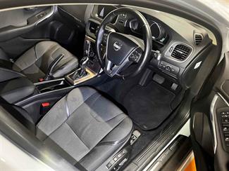 2013 Volvo V40 - Thumbnail