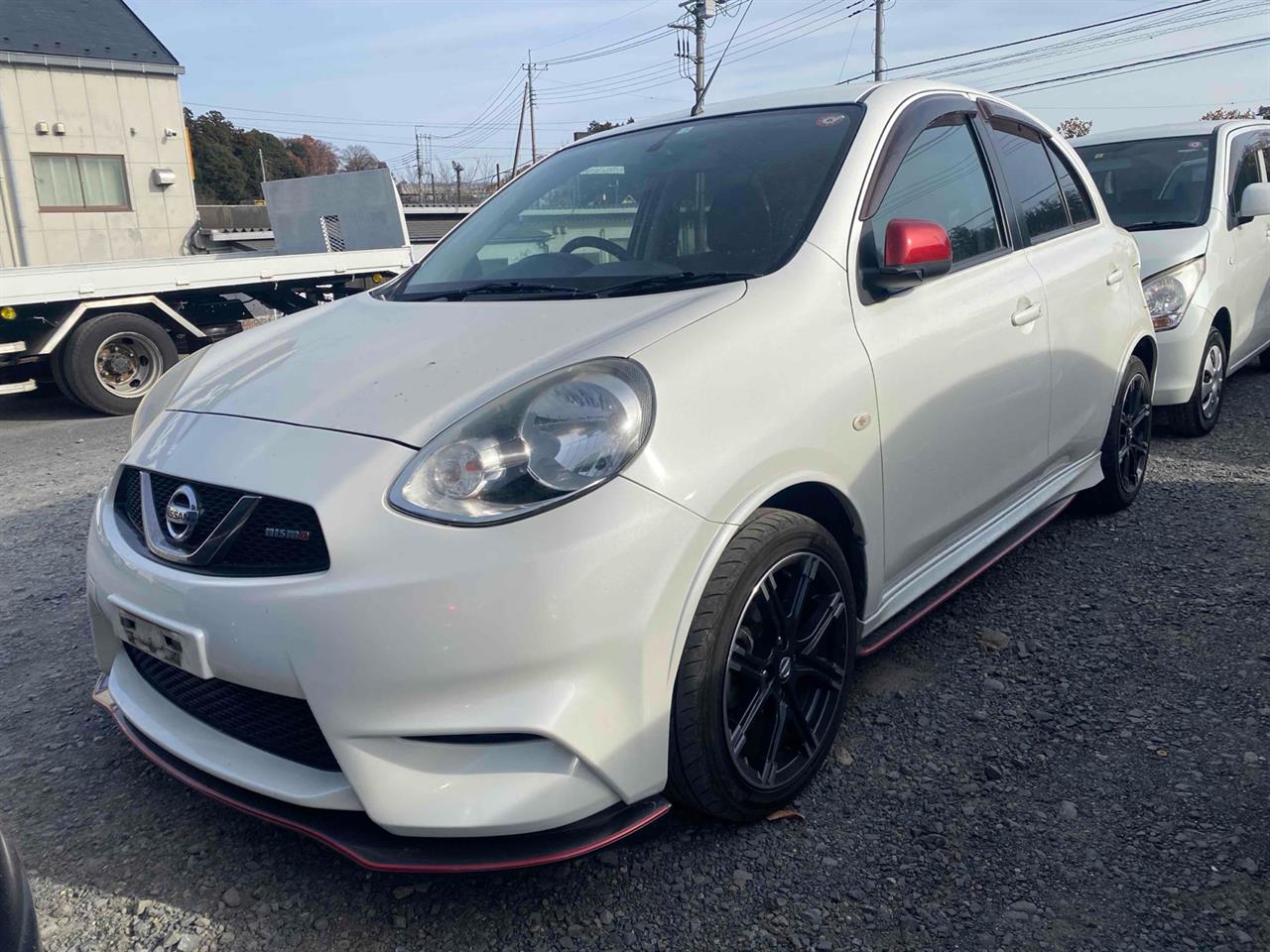 2016 Nissan March